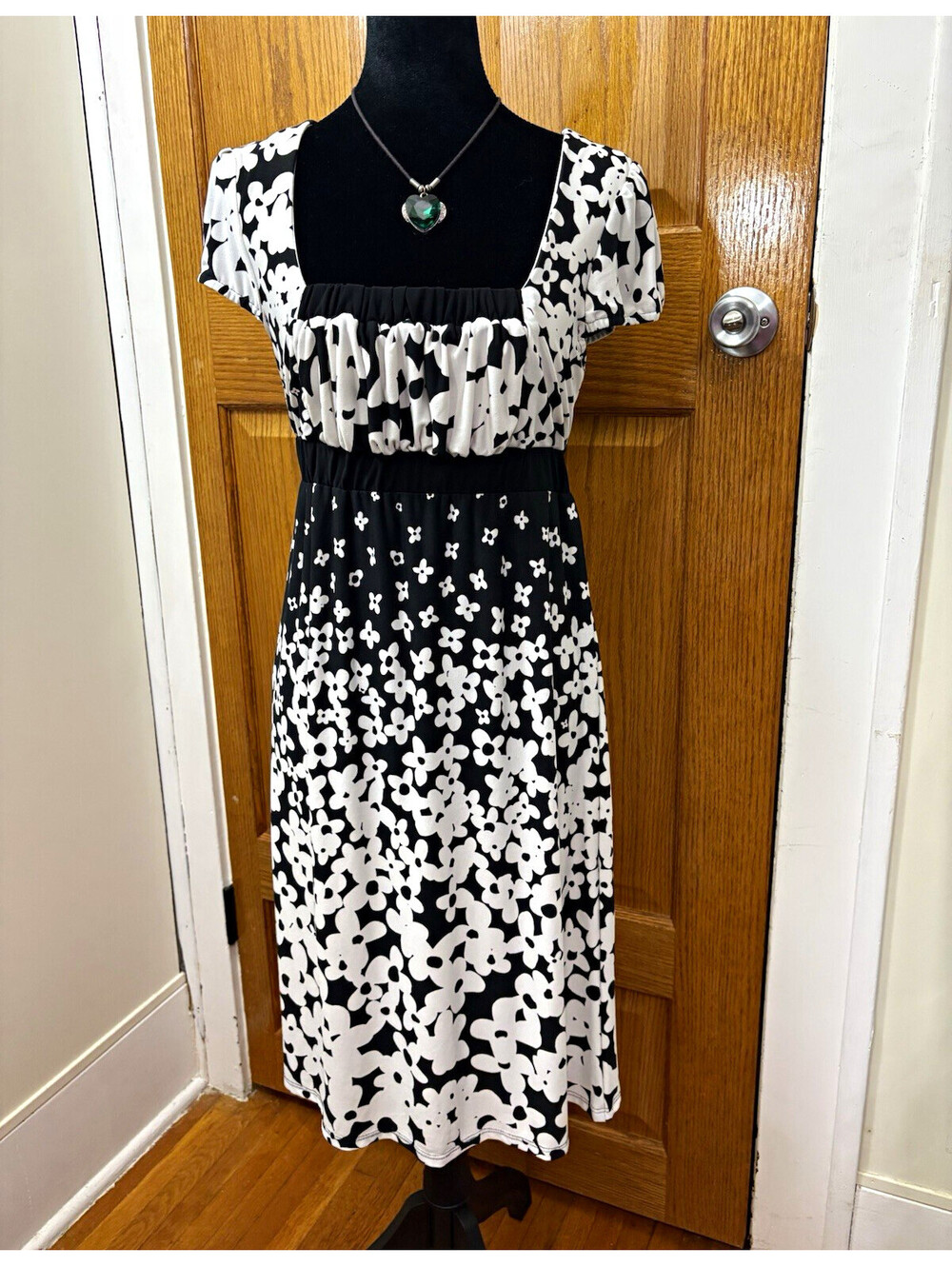 B.Smart Women’s Black White Floral Smocked Waist Midi Dress Scoop Neck 10